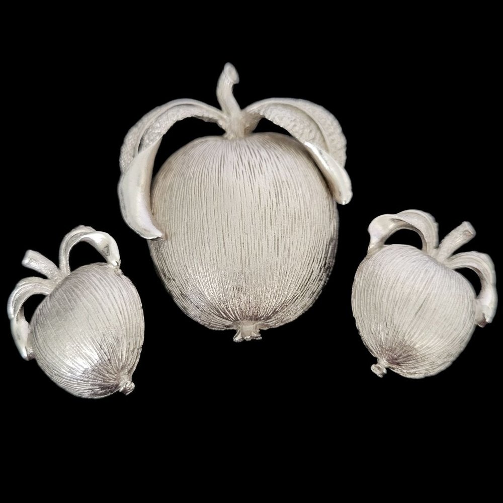Sarah Coventry Apple Plum Brooch Pendant and Clip Earrings Brushed Silver Tone